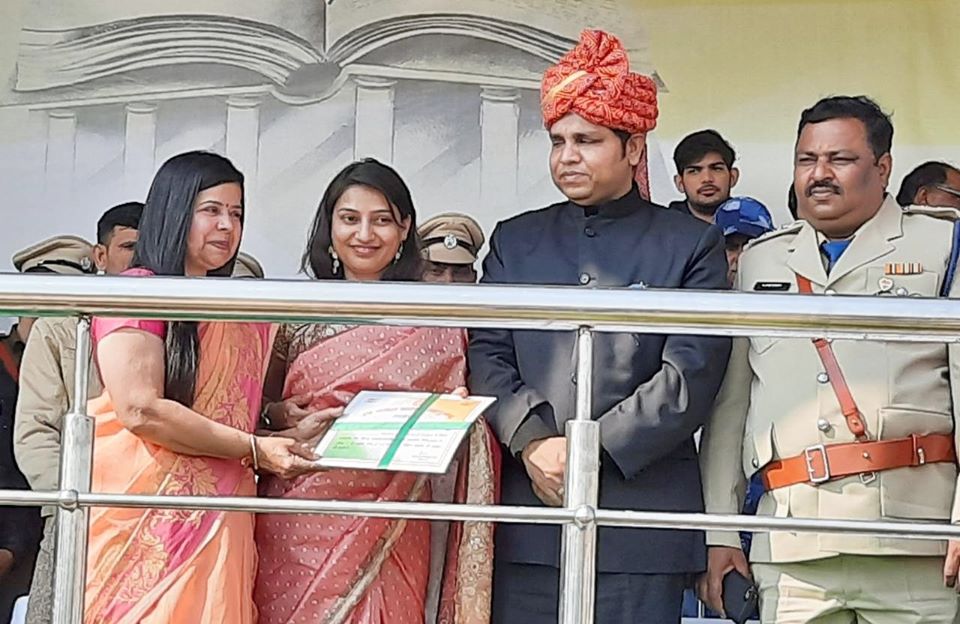 शिक्षाविद् डॉ अंजु अग्रवाल को प्रशासन ने किया सम्मानित  * डॉ अंजु अग्रवाल योग, शिक्षा, भागवत गीता के प्रचार प्रसार में कर रही है उत्कृष्ट कार्य