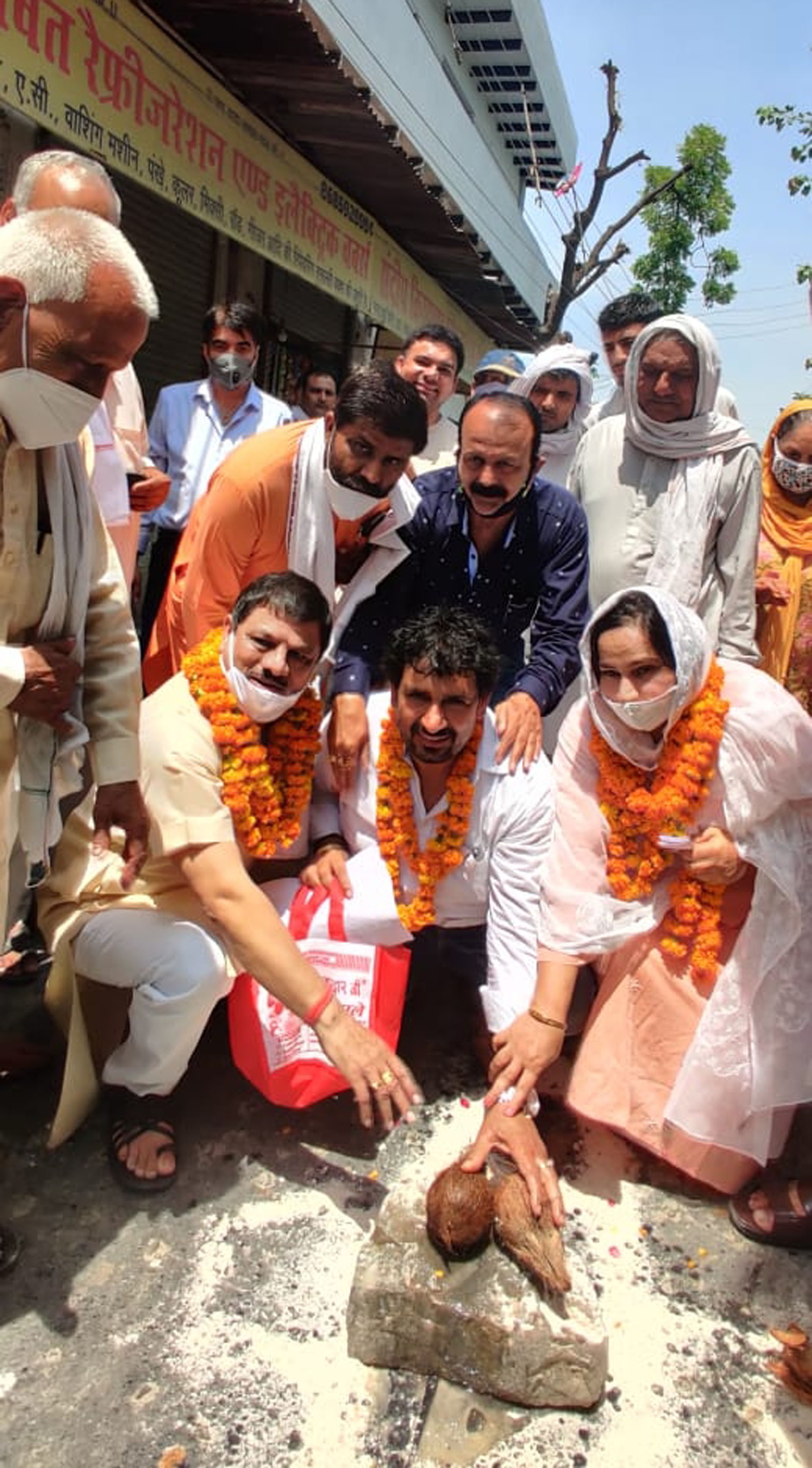 वार्ड-30 पकड़ेगा अब विकास की रफ्तार, 4 करोड़ के  लगाए गए टैंडर, पूर्व विधायक नरेश कौशिक व नगर पार्षद डॉ.  नीना सतपाल राठी ने 1 करोड़ की लागत से मेस्टिक परत बिछाने के कार्य का किया शुभारंभ