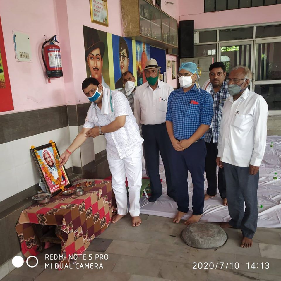 धनपति देवी के निधन पर पूर्व विधायक नरेश कौशिक व भारत विकास परिषद सदस्यों ने शोक सवेंदना व्यक्त की।