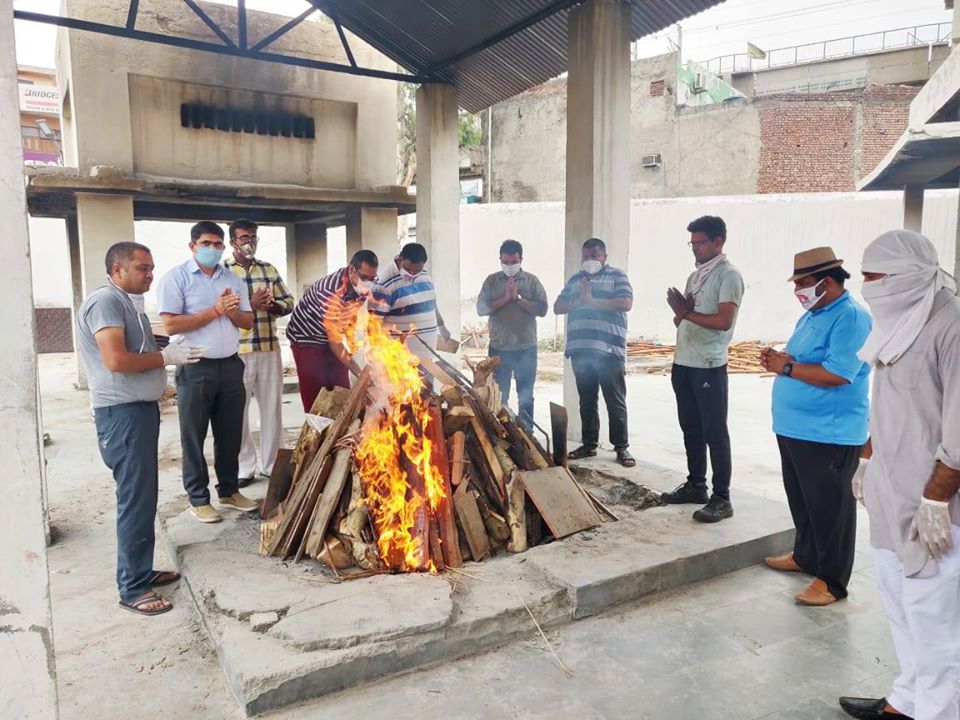 अब तक 300 लावारिसों की वारिस बनी मोक्ष * गत 9 वर्षों से लावारिस लाशों का किया विधि विधान से कर रहे अंतिम संस्कार