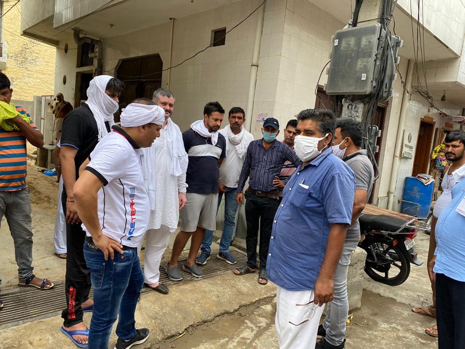 पानी की समस्या से लाइनपार को मिलेगा निजात : पूर्व चेयरमैन रवि खत्री,  वार्ड 5 में भी शुरू हुआ पाइप लाइन दबाने का काम, अधिकारियों ने किया मौका मुआयना : रवि खत्री