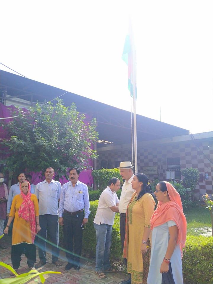 डी. ए. वी. स्कूल सेक्टर-6 में हर्षोल्लास से मनाया गया स्वतन्त्रता दिवस समारोह