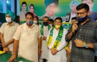 *- कांग्रेस ओबीसी विभाग के राष्ट्रीय संयोजक अब जेजेपी में* *- तीन पूर्व विधानसभा प्रत्याशी समेत सैकड़ों ने थामा जेजेपी का दामन* *- जेजेपी के राष्ट्रीय अध्यक्ष डॉ. अजय सिंह चौटाला ने किया सबका स्वागत*