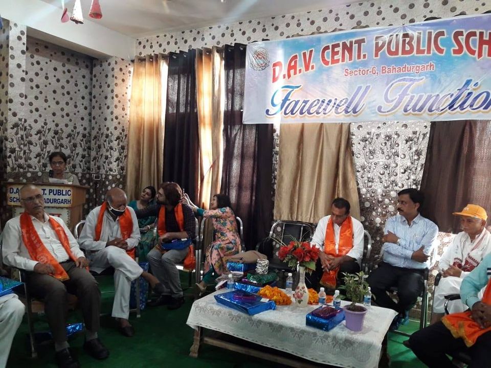 डीo.एo.वीo स्कूल बहादुरगढ़ ने प्रत्येक वर्ष की तरह शिक्षक दिवस बड़ी धूमधाम से मनाया।