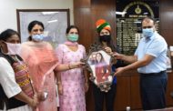 झज्जर प्रशासन ने अर्जुन अवार्डी शूटर मनु भाकर का किया सम्मान -डीसी जितेंद्र कुमार ने सम्मानित करते हुए कहा कि बेटियों के दमदार प्रदर्शन ने दिखलाई बदलाव की नई चमक