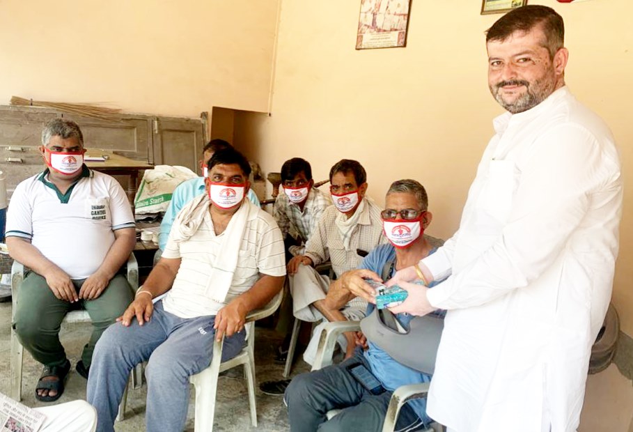 पूर्व चेयरमैन रवि खत्री ने पूर्व मुख्यमंत्री भूपेंद्र सिंह हुड्डा के जन्मदिन पर बांटे मास्क व सेनेटाइजर, कांग्रेस नेता रवि खत्री ने पिपली में हुई किसानों पर लाठी चार्ज की निंदा की