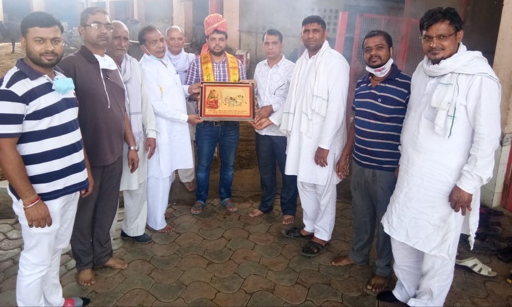 गौधन सेवा समिति ने किया सीए सचिन दीक्षित को किया सम्मानित