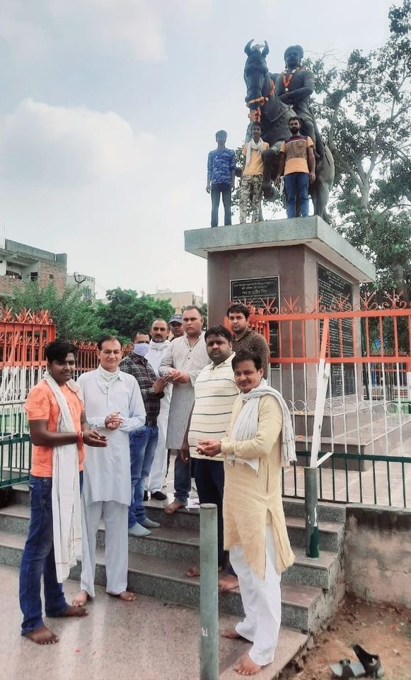 समाजसेवी रमेश राठी व सामाजिक संगठनों ने राजा राव तुलाराम की श्रद्धांजलि दिवस पर शहीदों को किया नमन
