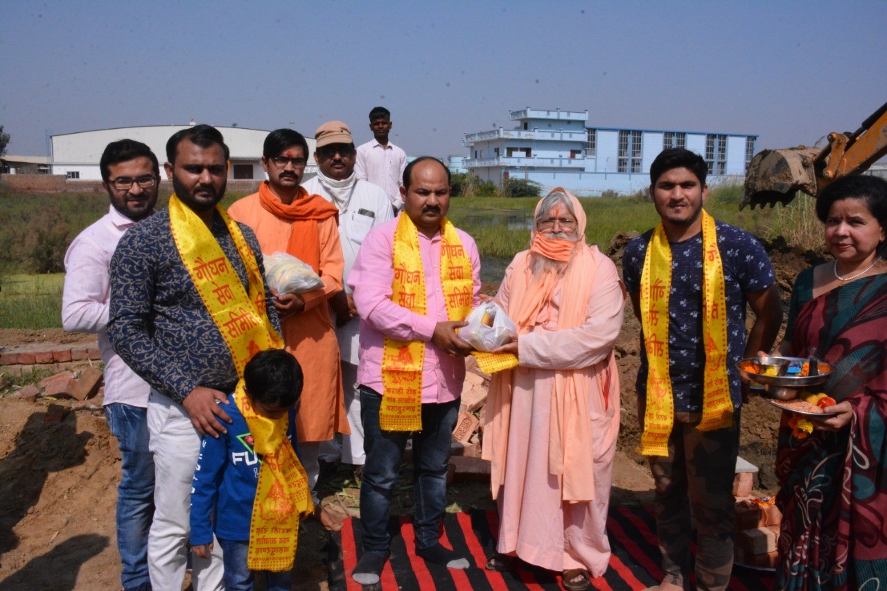 जाखोदा के गौ एवं वन्य जीव उपचार केंद्र में  किया गया गौ ग्रास घर(तुड़ा घर ) के निर्माण कार्य का शुभारंभ