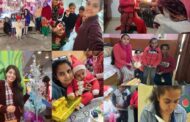 भावी अध्यापिकाओं ने क्रिसमस के दिन संता क्लाज़ बनकर  बच्चों में बाँटी टोफ़ी तथा मस्ती भरे अंदाज में त्यौहार का उठाया लुत्फ़