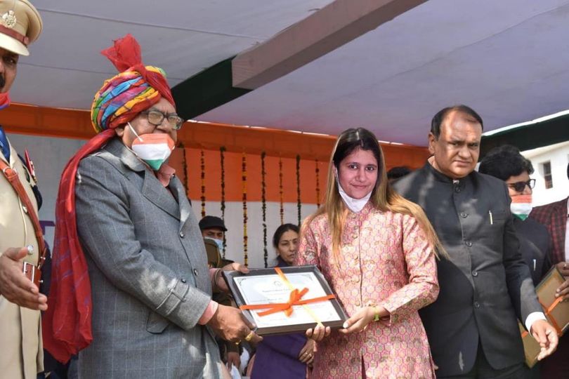 बैडमिंटन कोच और समाजसेवी मुस्कान जून को गणतंत्र दिवस पर मिला सम्मान* *-कोरोनाकाल  में बेहतर सेवाएं देने और गरीब प्रतिभाशाली खिलाड़ियों की भी करती रही है मदद।