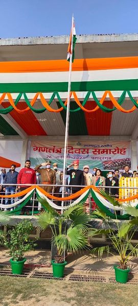 धूमधाम से मना गणतंत्र दिवस, एसडीएम ने फहराया तिरंगा -- डॉ अंबेडकर स्टेडियम में हुआ गरिमामयी समारोह