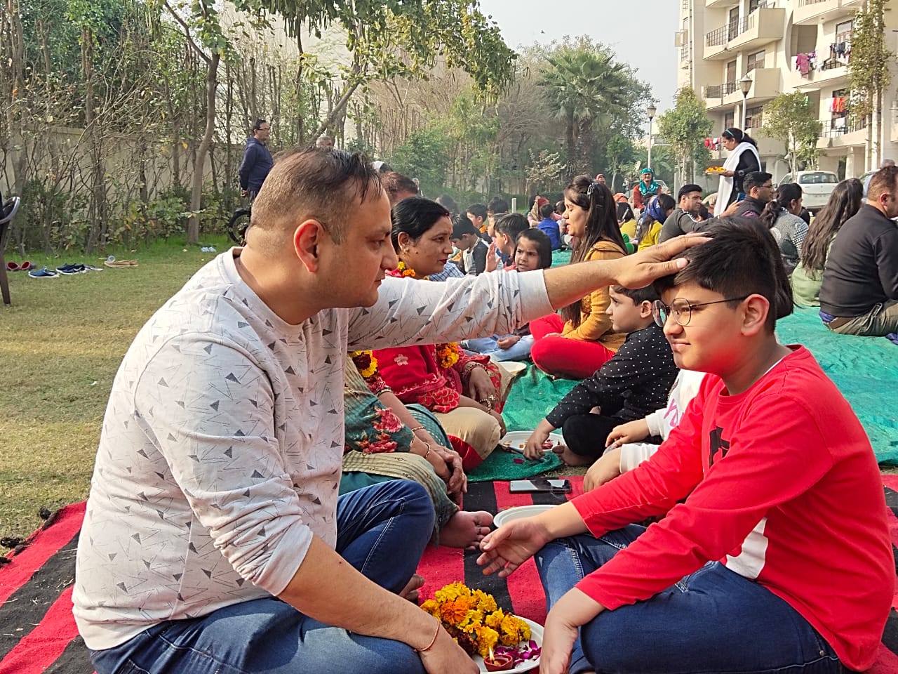 श्री योग वेदांत सेवा समिति द्वारा किया गया मातृ पितृ पूजन दिवस कार्यक्रम का आयोजन