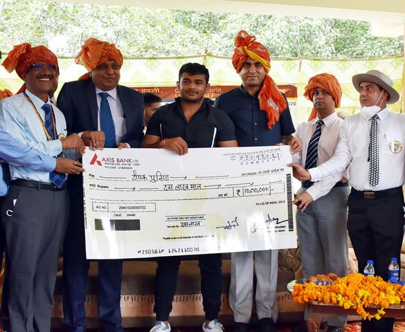 डीसी ने ओलंपियन पहलवान दीपक पूनिया को टोक्यो ओलंपिक बेहतरीन प्रदर्शन के लिए दी बधाई