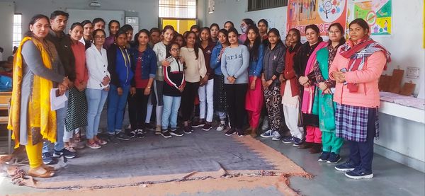 प्लेसमेंट सेल के तत्वाधान में हैंड क्राफ्ट की पांच दिवसीय कार्यशाला का हुआ समापन।