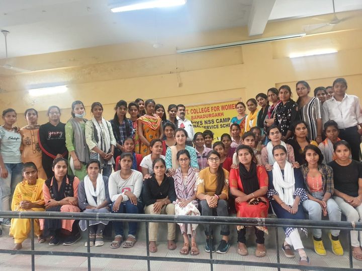 राजकीय महिला महाविद्यालय बहादुरगढ़ में सात दिवसीय एनएसएस कैंप का किया गया शुभारंभ।
