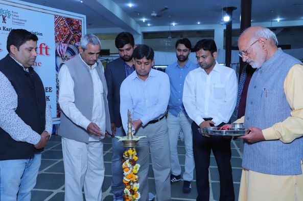 बहादुरगढ़ के रेलवे रोड पर देर देवकरण धर्मशाला में दस दिवसीय आर्ट एंड क्राफ्ट मेले व हस्तशिल्प प्रदर्शनी का हुआ शुभारंभ।