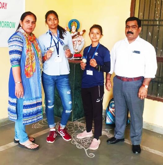 हरियाणा स्टेट कराटे प्रतियोगिता में राजकीय महिला महाविद्यालय बहादुरगढ़ की बीए प्रथम वर्ष की छात्रा राजरानी ने किया सिल्वर मेडल हासिल।