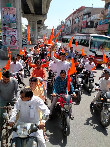 हिंदू नववर्ष पर हवन यज्ञ के बाद धूमधाम से निकाली गई विशाल मोटरसाइकिल रैली