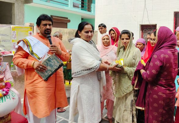 झज्जर भाजपा महिला मोर्चा की ओर से वार्ड-27 के पटेल नगर स्थित शिव मंदिर परिसर में पोषण अभियान के तहत किया गया कार्यक्रम