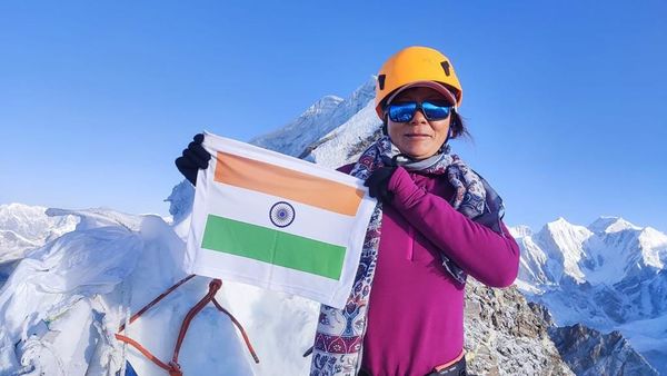झज्जर की बहू ने बढ़ाया देश का मान, बिना ऑक्सिजन स्पोर्ट माउन्ट एवरेस्ट पर चढ़ने वाली पहली भारतीय महिला बनी अस्मिता