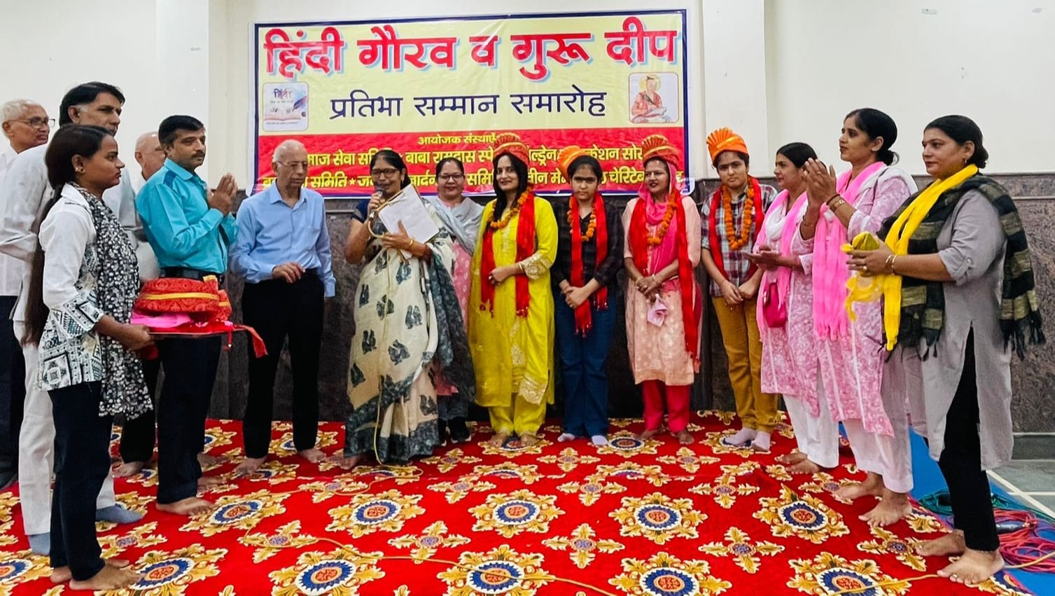 समाज के विभिन्न क्षेत्रो में उल्लेखनीय प्रदर्शन करने वाली महिलाओं को किया गया सम्मानित।